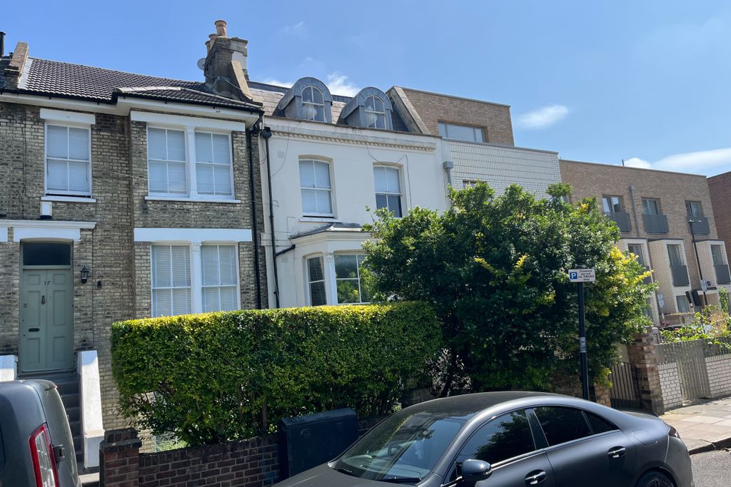 Property photo 2 of 14 19 Sparsholt Road, Finsbury Park, London N19 4El