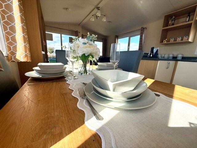 Property photo 2 of 8 Regal Regency 2015 Car0064833 149095155.Jpeg