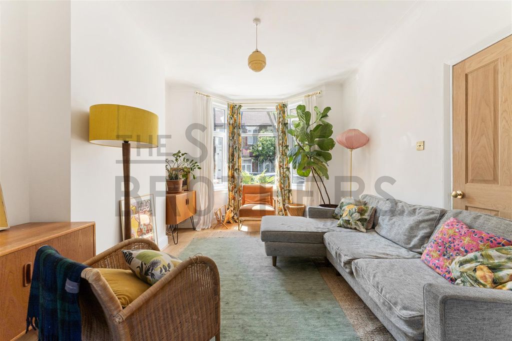 Property photo 2 of 38