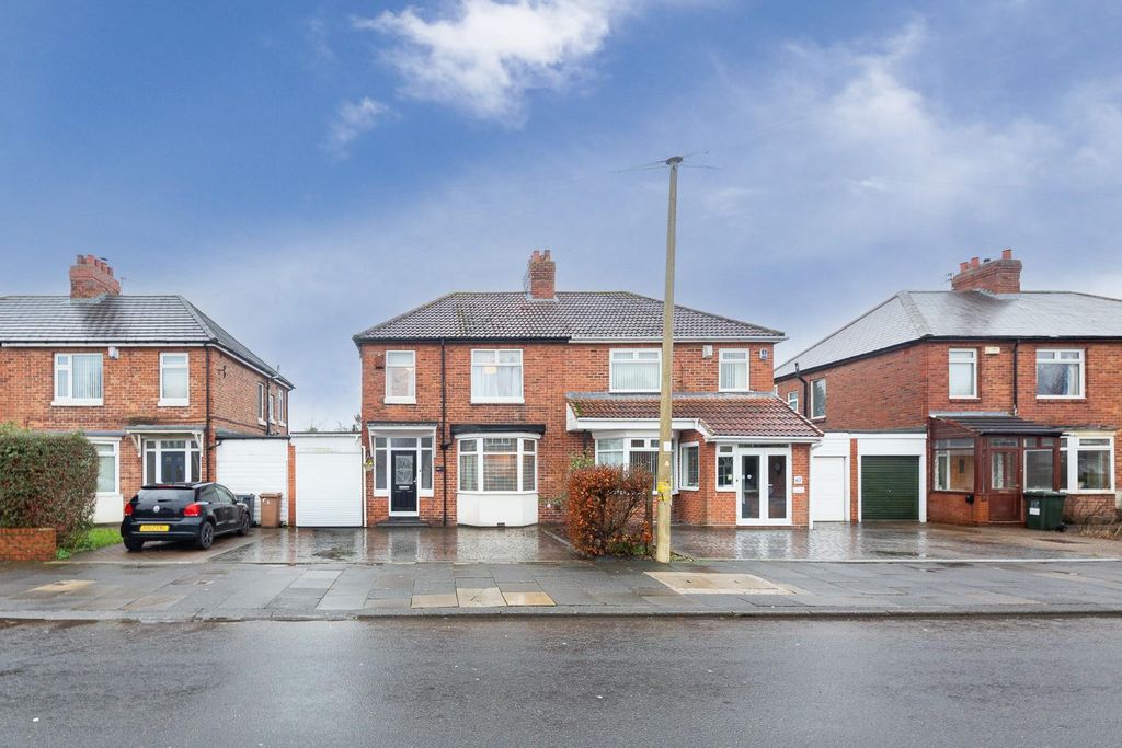 Property photo 1 of 18 Front External