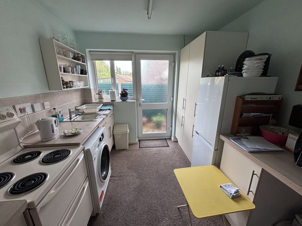 Property photo 3 of 17 Breakfast Kitchen