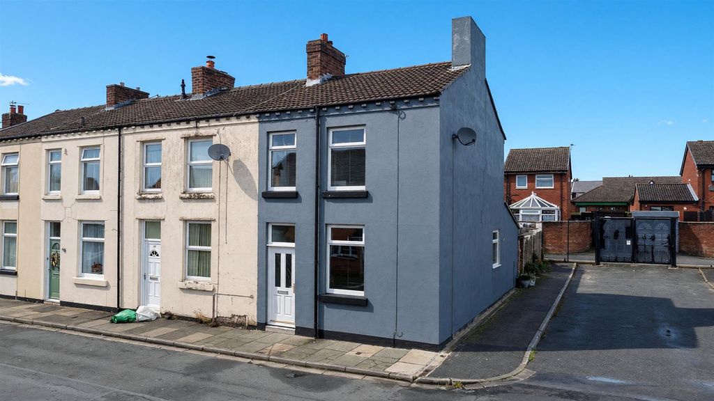 Property photo 1 of 19 Parliament Street Tolet