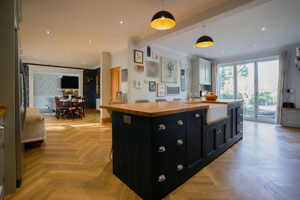 Property photo 2 of 53 Living Kitchen