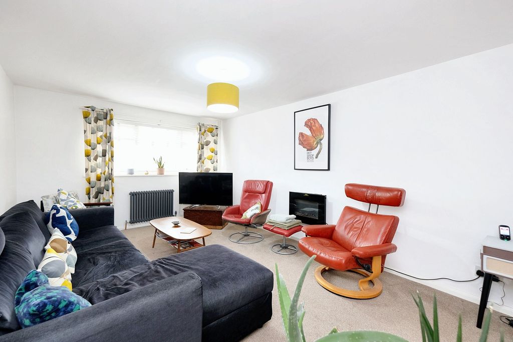 Property photo 3 of 20