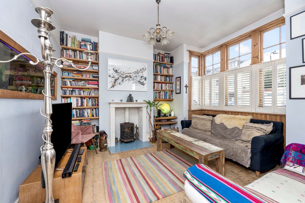 Property photo 2 of 21