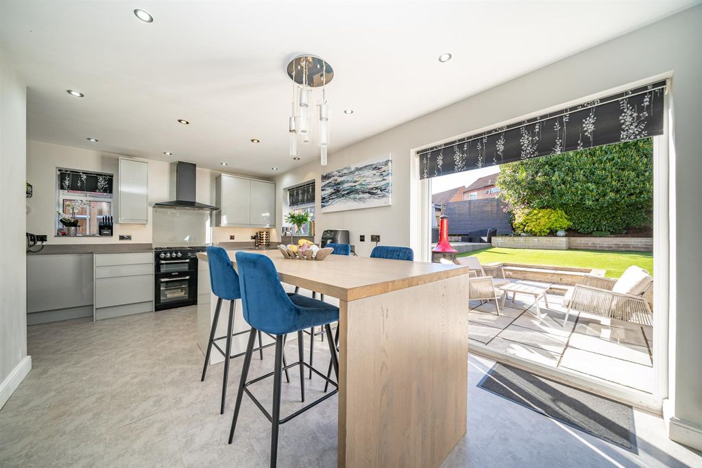 Property photo 3 of 22 Kitchen