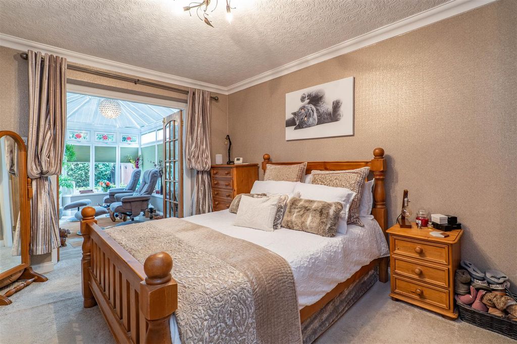 Property photo 2 of 26 Master Bedroom