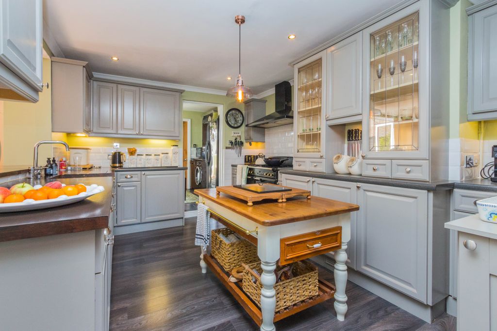 Property photo 2 of 20 Kitchen