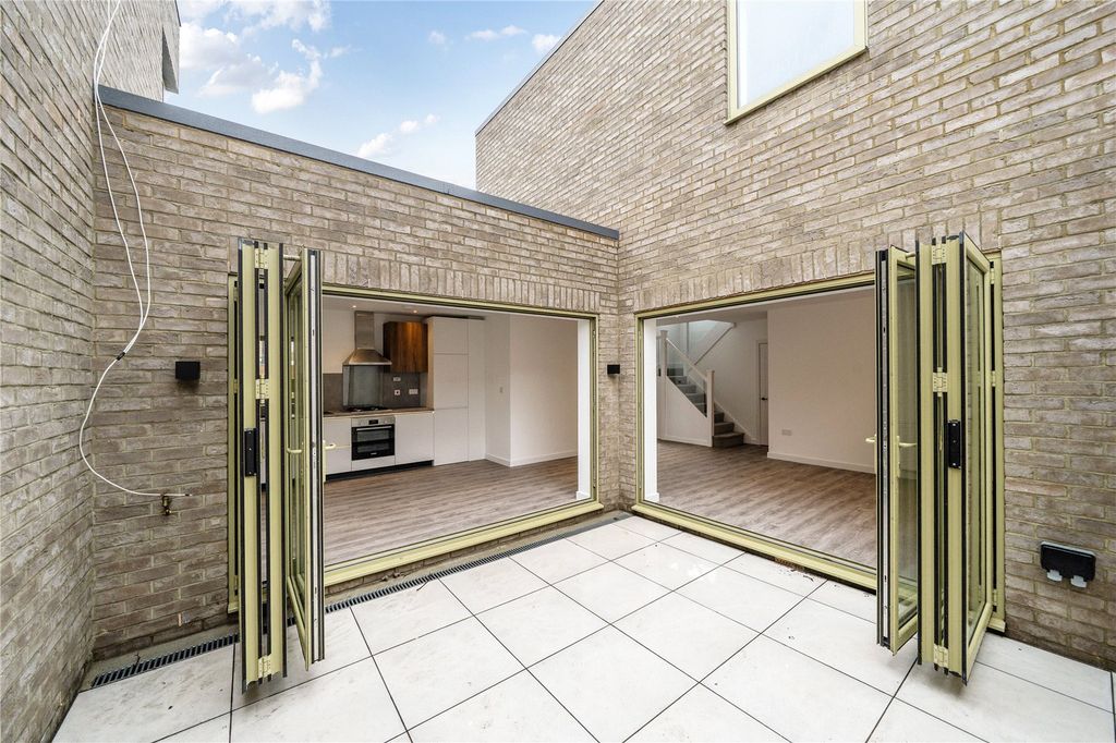 Property photo 3 of 27 Picture No. 18