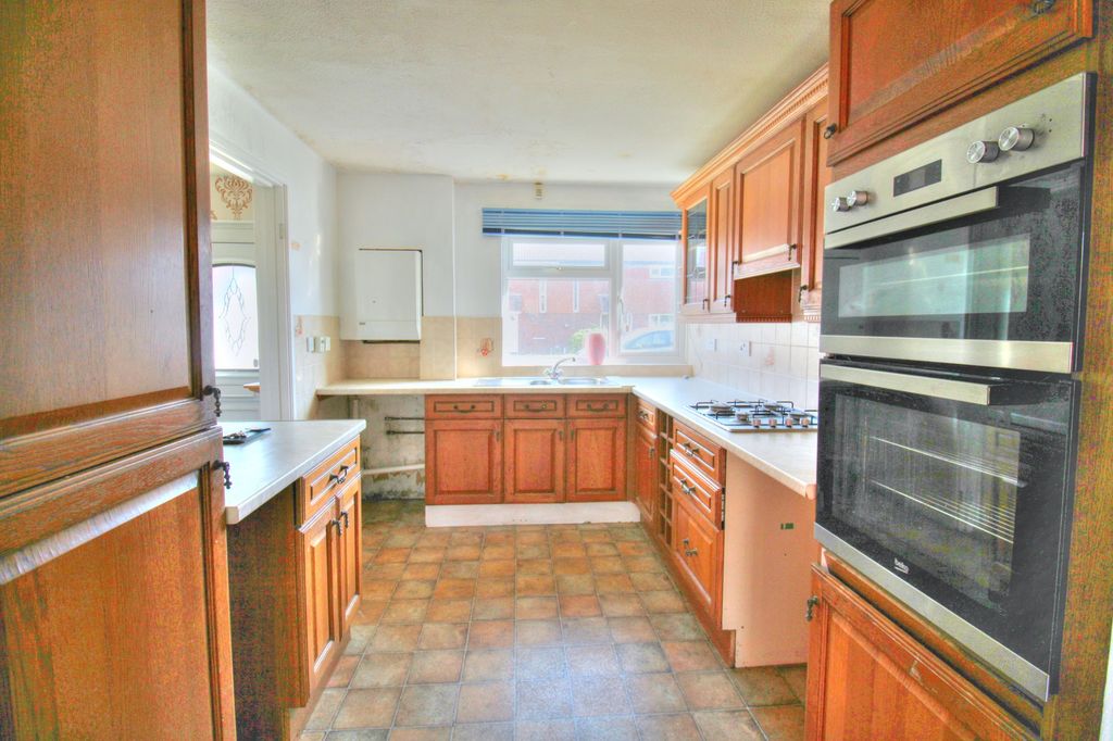 Property photo 3 of 13 Kitchen