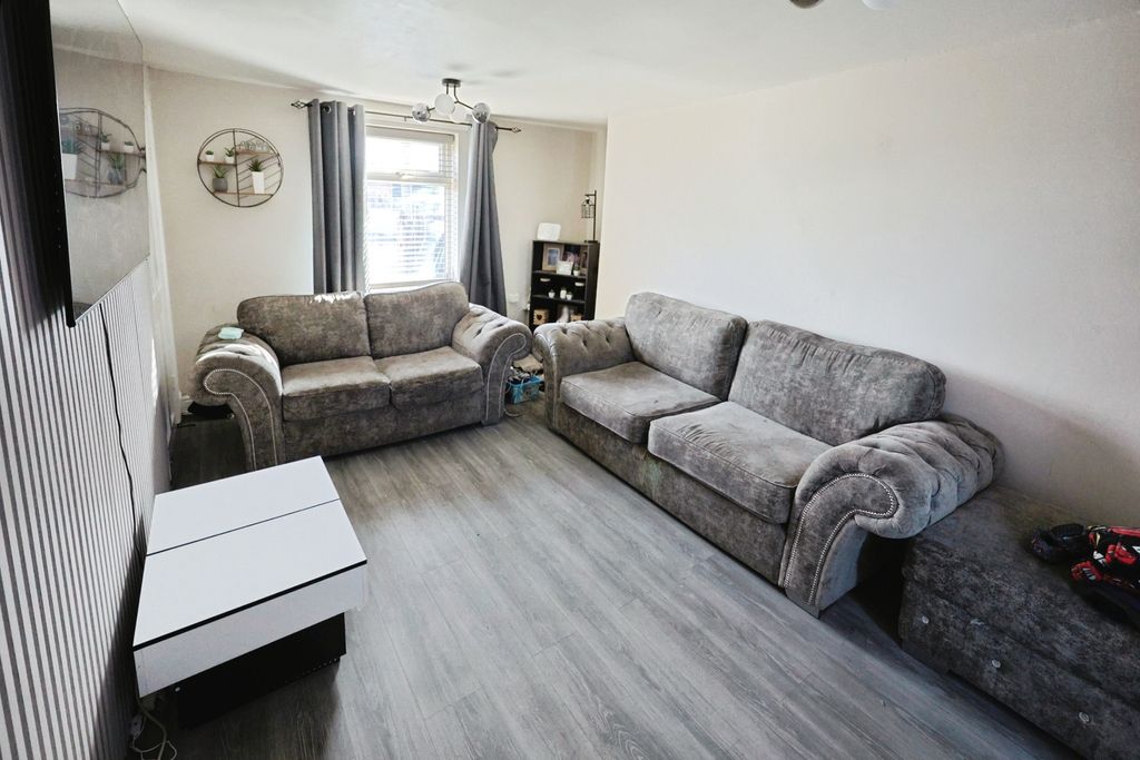 Property photo 2 of 11 Pbox-Img.Jpg