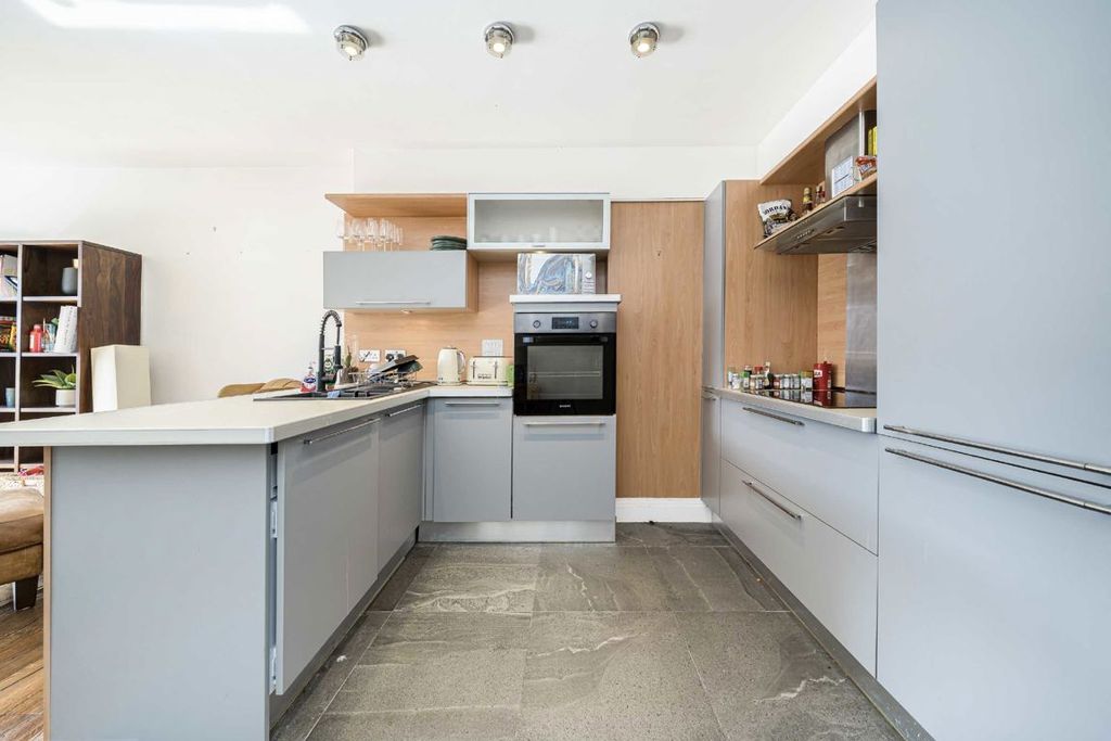 Property photo 3 of 6