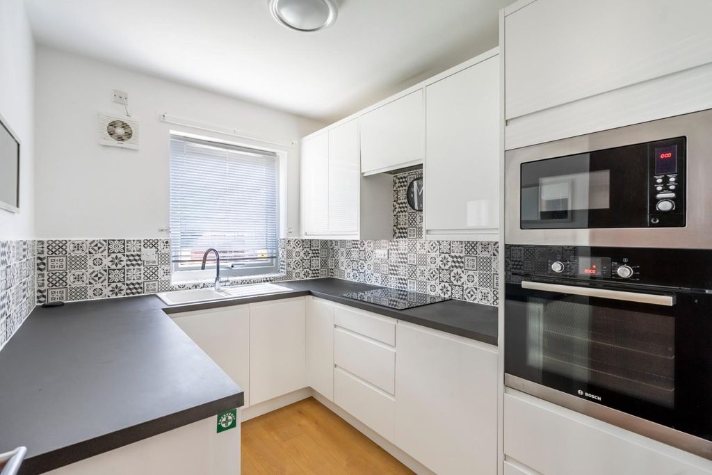 Property photo 2 of 11 Kitchen