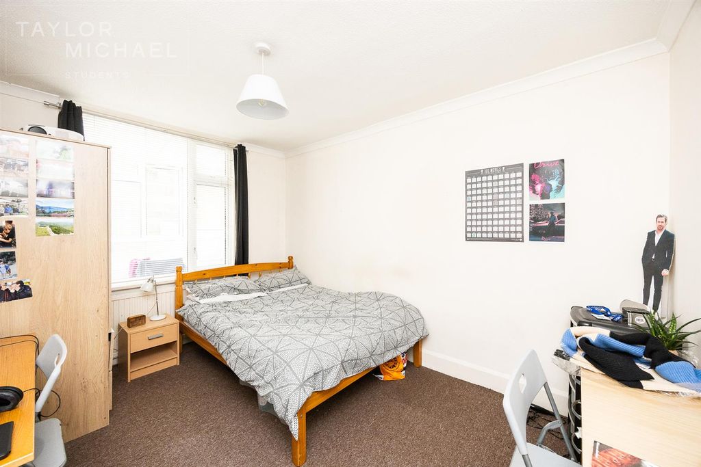 Property photo 3 of 9 Bedroom