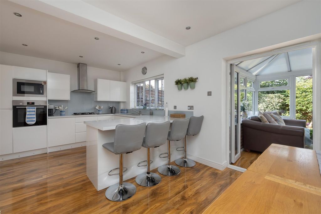 Property photo 2 of 24 Hillside Road, Whitstable