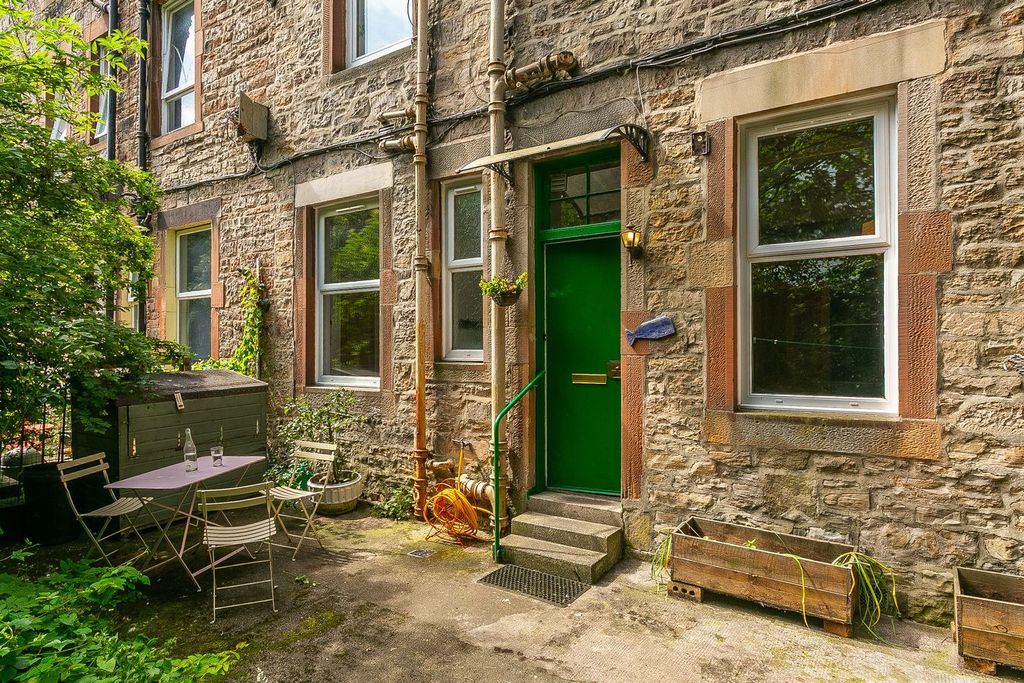 Property photo 1 of 28