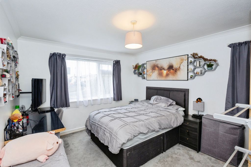 Property photo 3 of 20