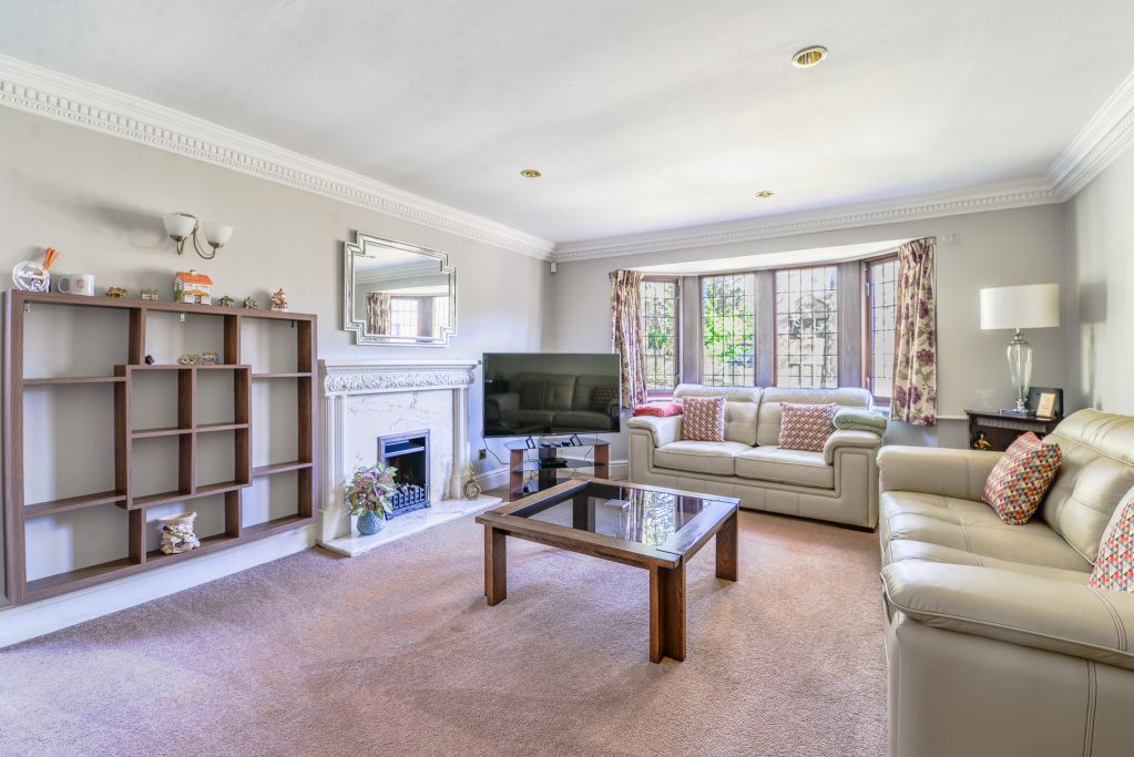 Property photo 2 of 45 Lounge