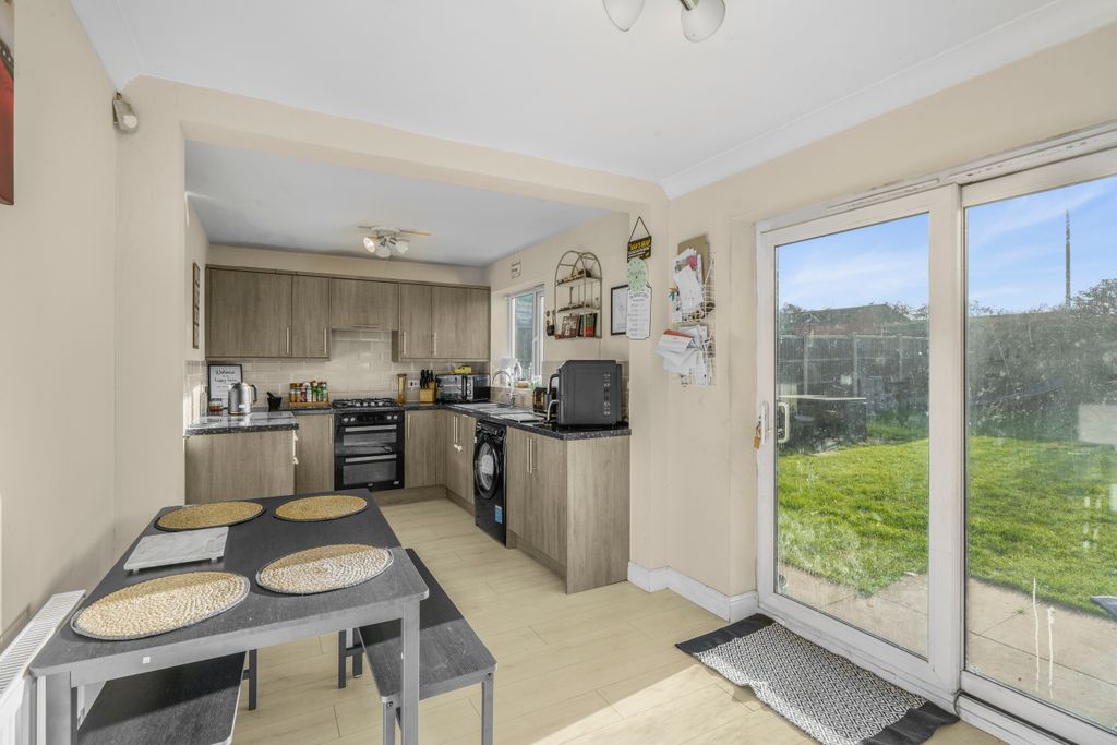 Property photo 2 of 11 Kitchen-Diner 2