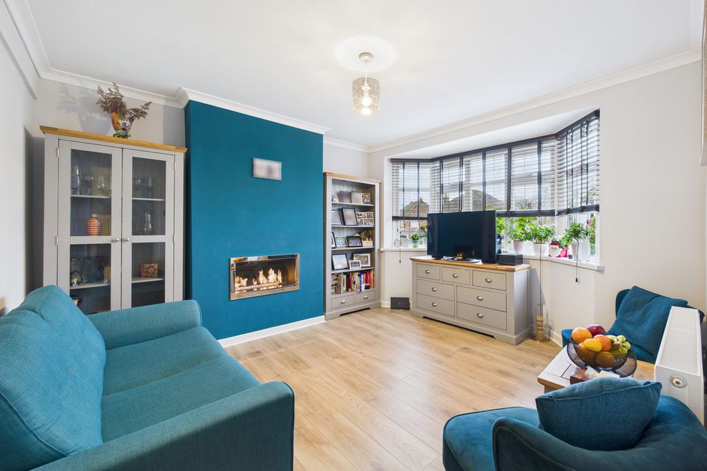 Property photo 2 of 23