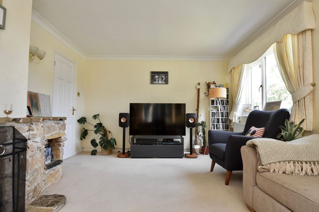 Property photo 3 of 21