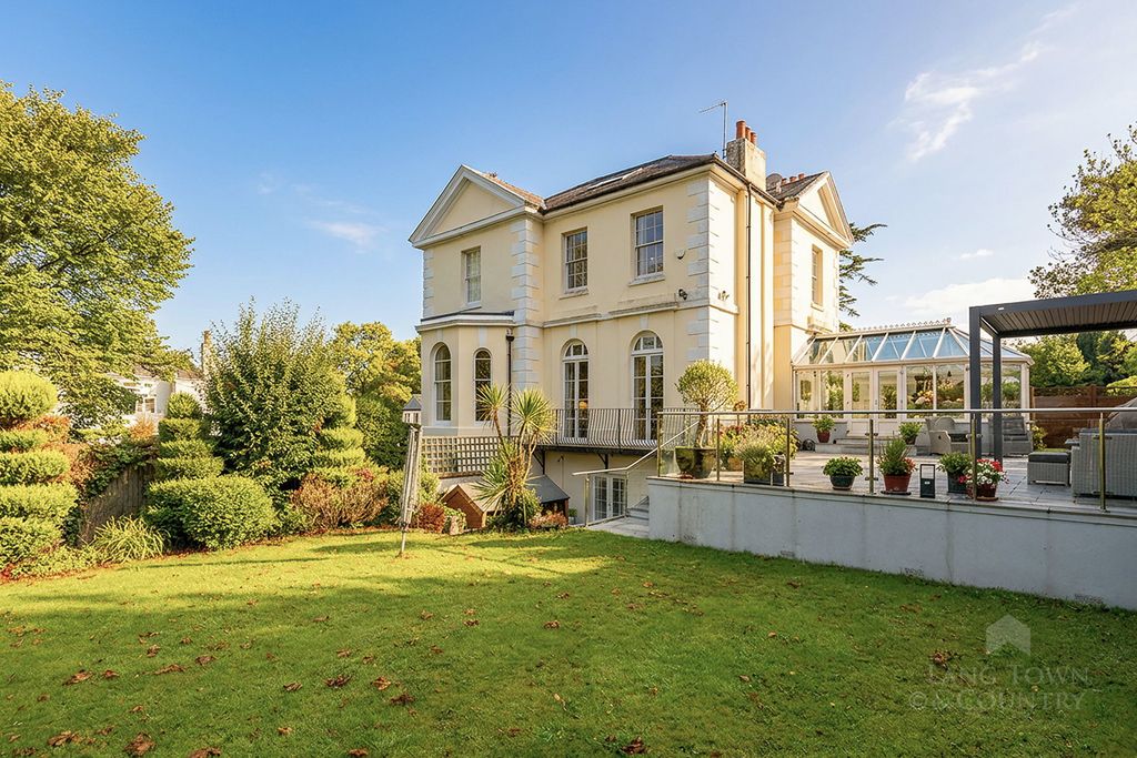 Property photo 1 of 64