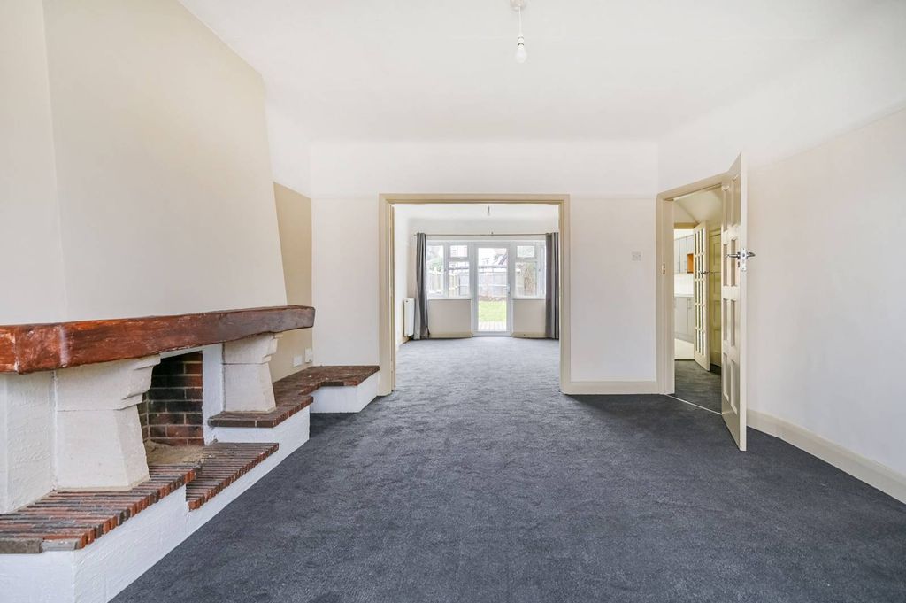 Property photo 3 of 13