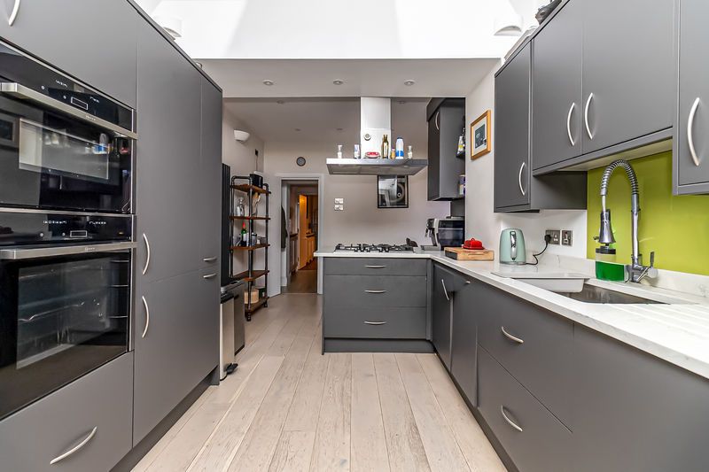 Property photo 3 of 24 .