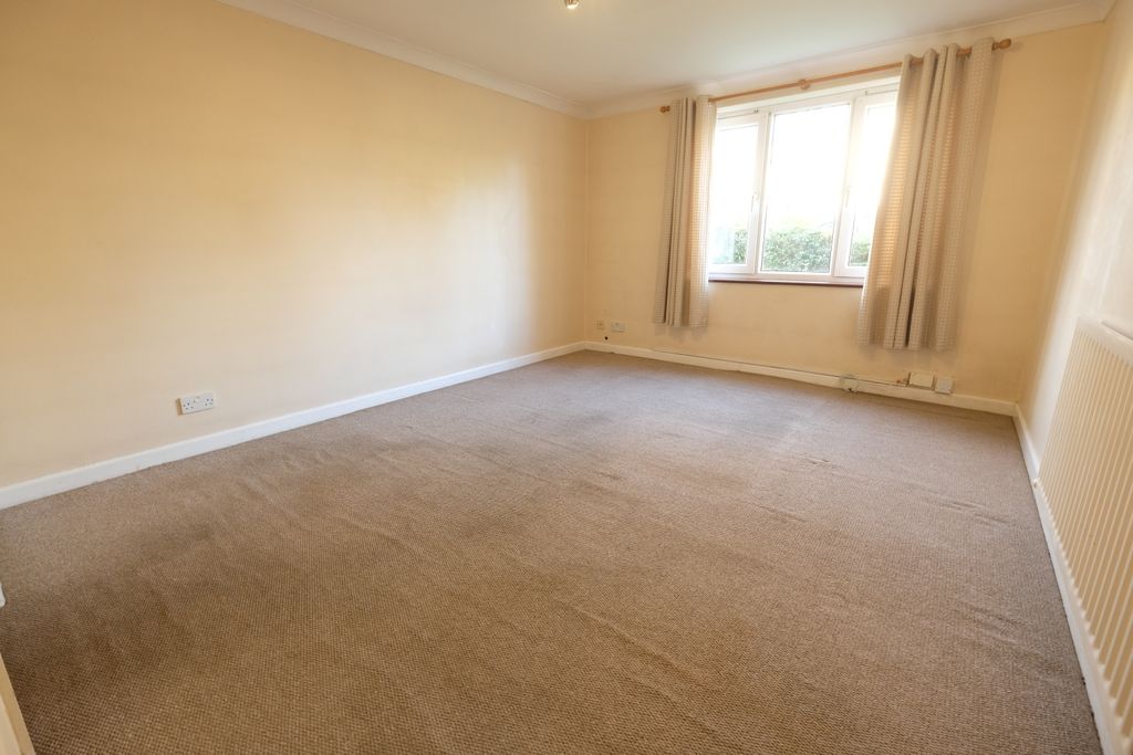 Property photo 2 of 7 Sitting/Dining Room