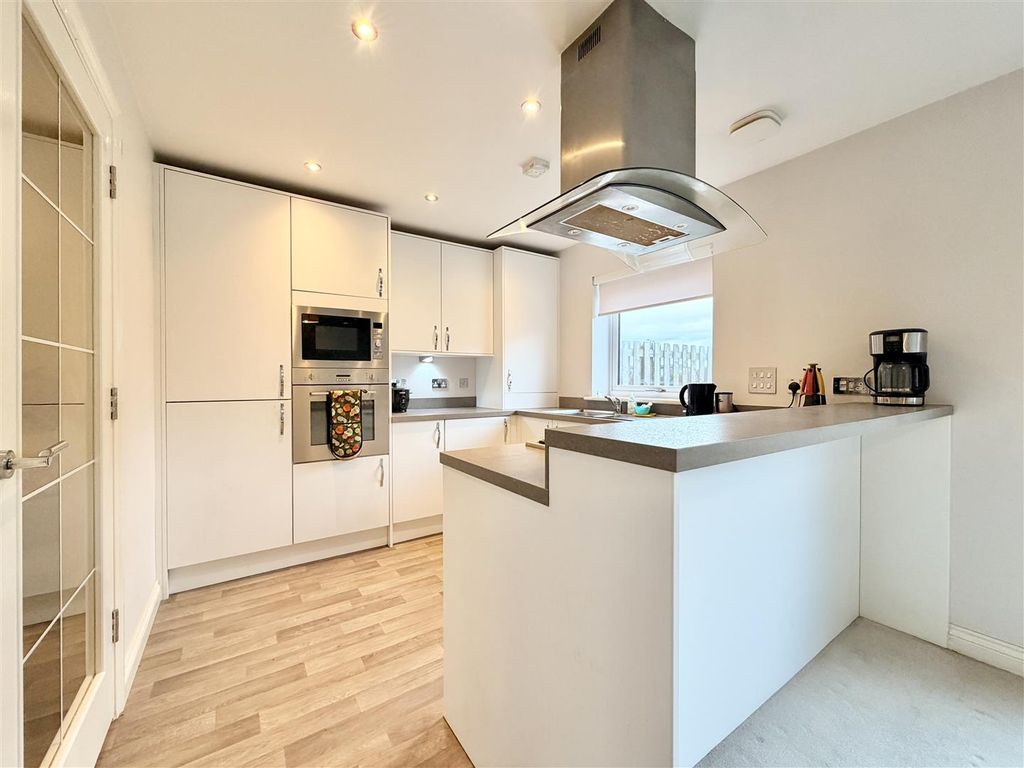 Property photo 3 of 17 Dining Kitchen