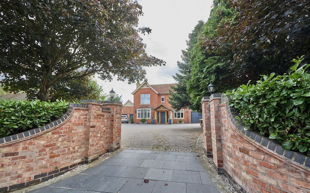 Property photo 1 of 33 Hinckley Road 1.Jpg