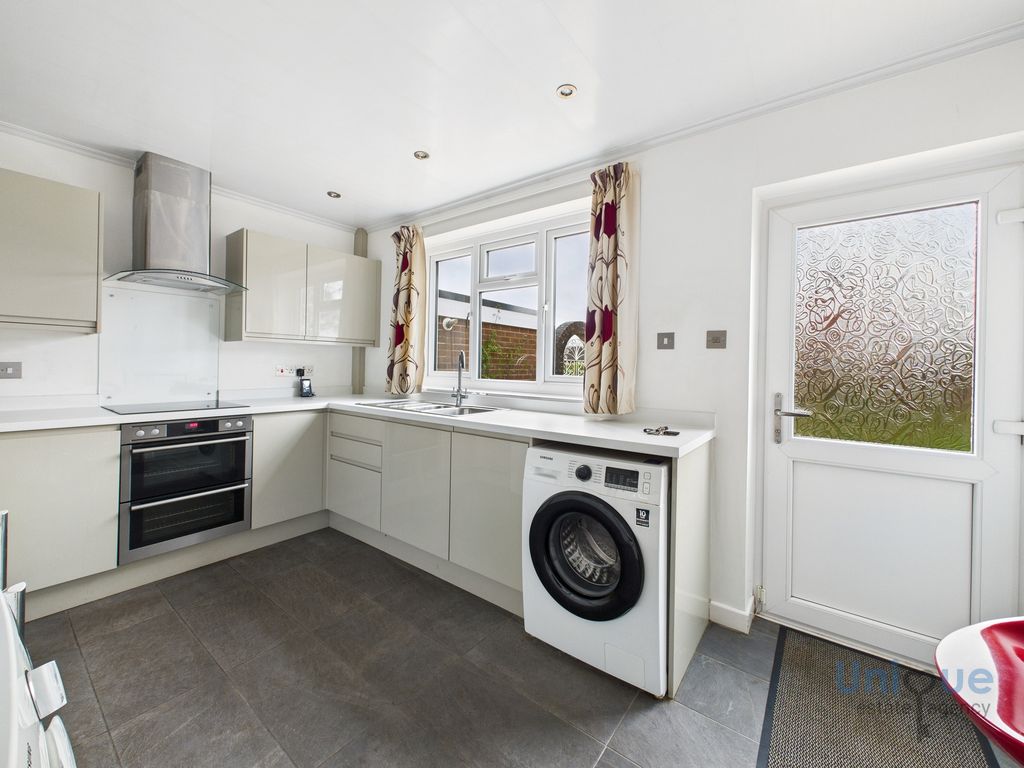 Property photo 3 of 32