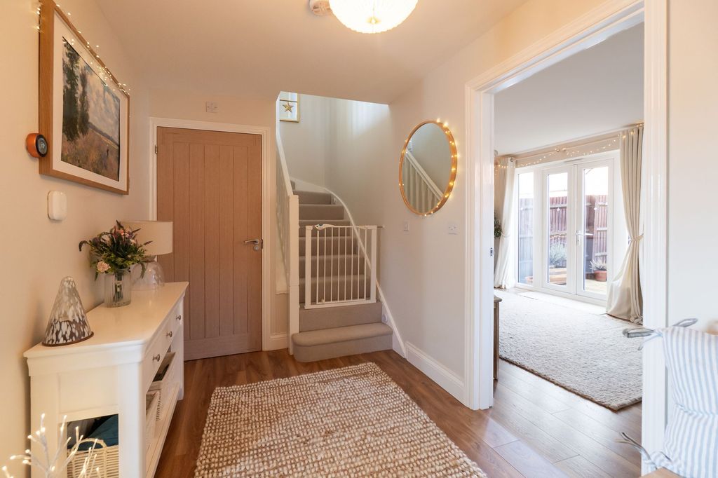 Property photo 3 of 28