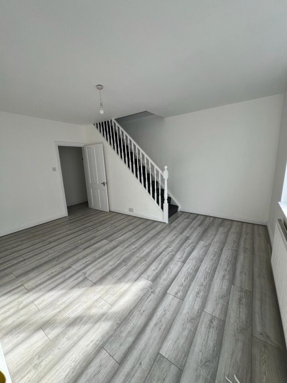 Property photo 1 of 16 3 Bedroom Garden Maisonette For Rent In Hackney E5