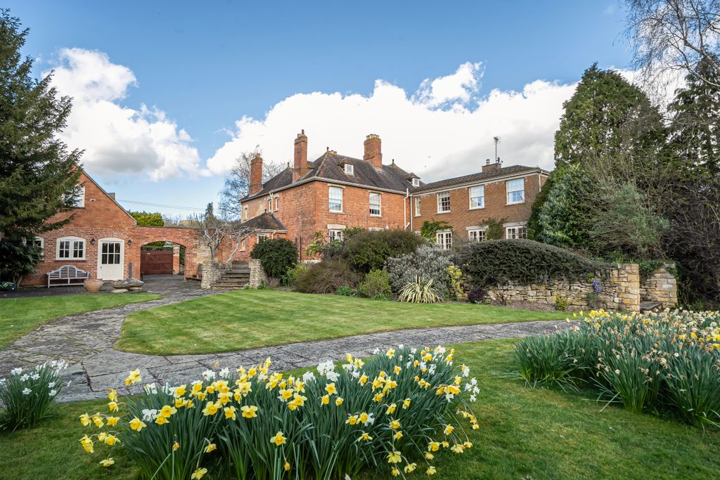 Property photo 3 of 24