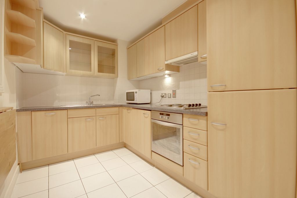 Property photo 3 of 10 Kitchen