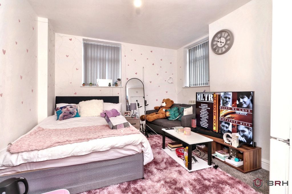 Property photo 3 of 17