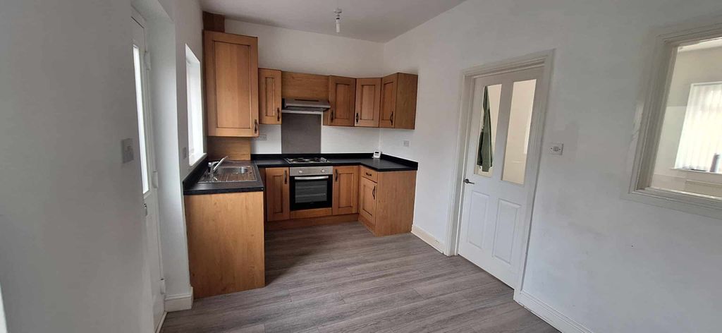 Property photo 2 of 5 (1) Com