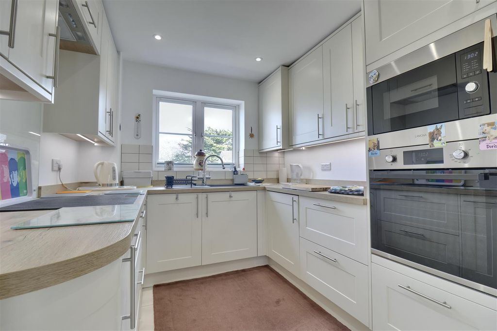 Property photo 3 of 22 D9F0A462-Cb3E-42DC-Bba6-A8F90Daf9198_1_201_A.Jpeg