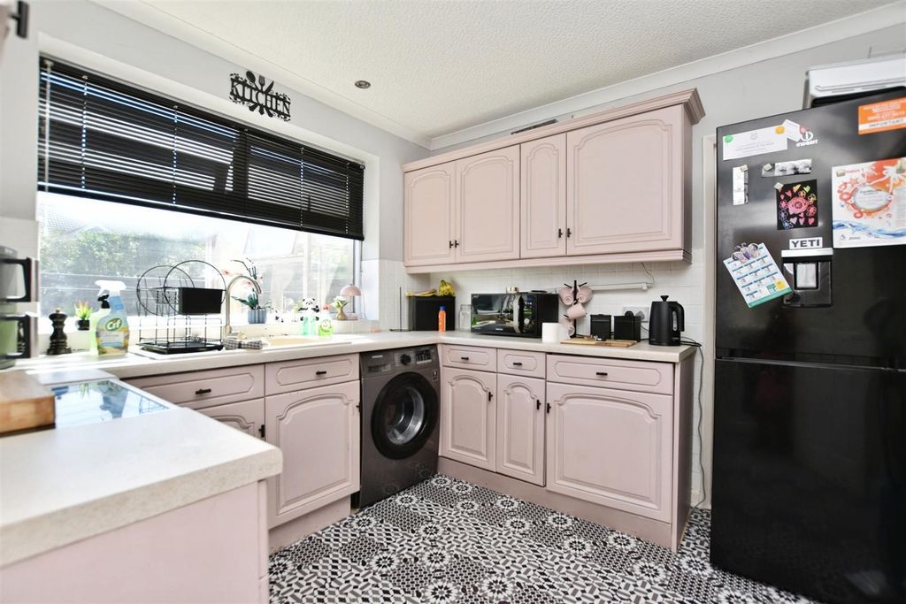 Property photo 2 of 19 9c9F92B2-Kitchen.Jpg