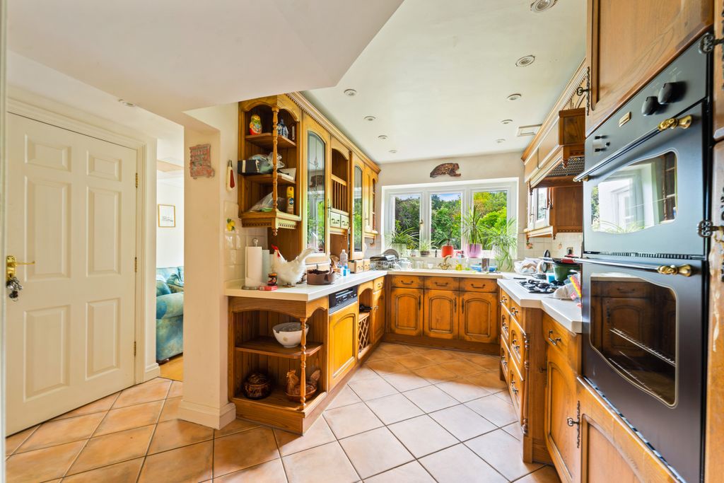 Property photo 3 of 12 Photo