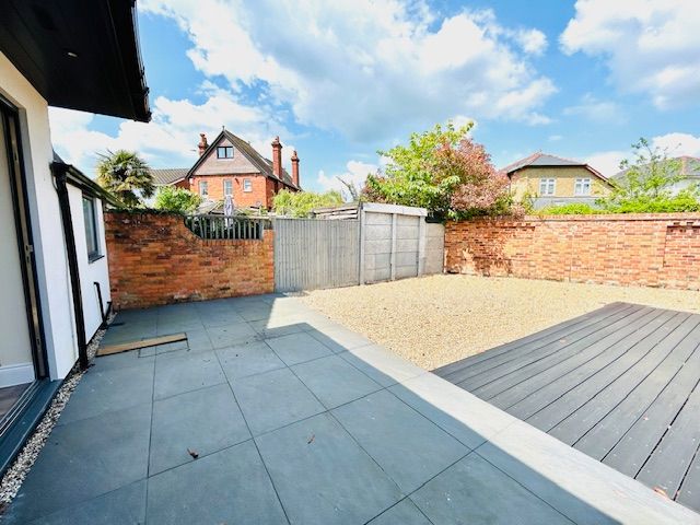 Property photo 2 of 18 Garden