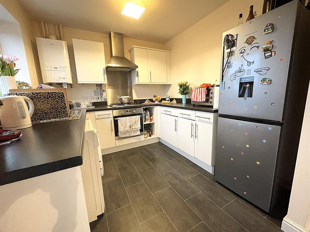 Property photo 3 of 13 Kitchen