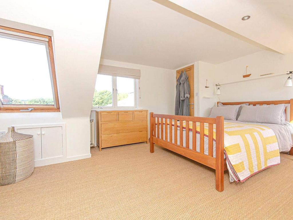 Property photo 3 of 18 Bedroom 2 A