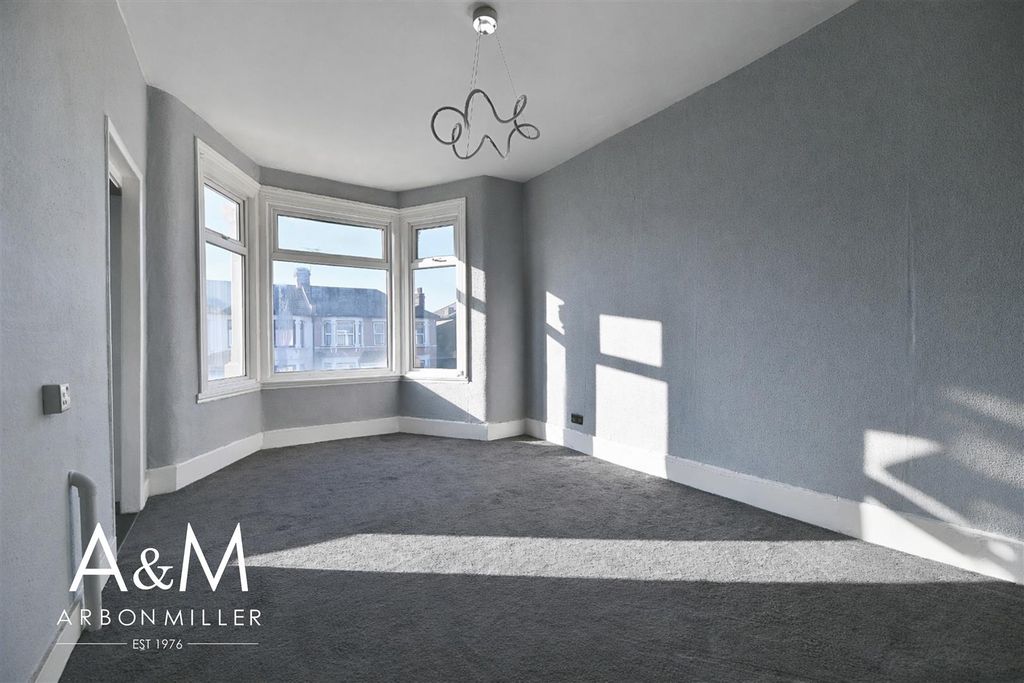 Property photo 2 of 8 3.Jpg