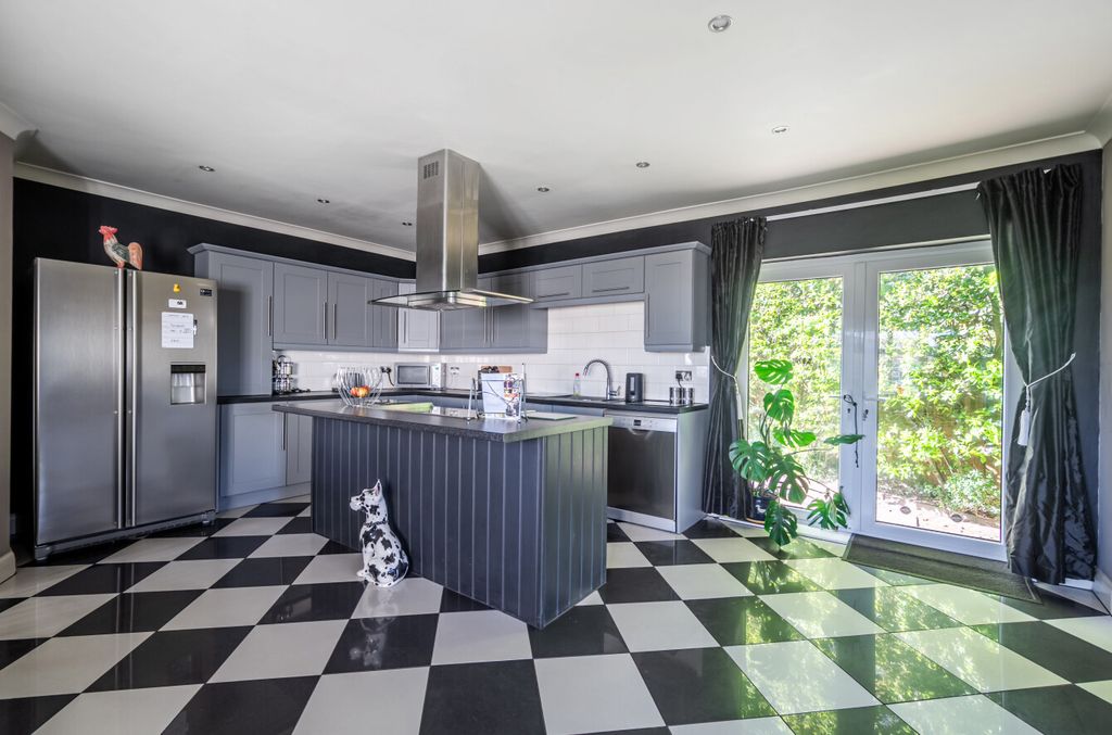 Property photo 2 of 19 1466760-15-6A0F3E...