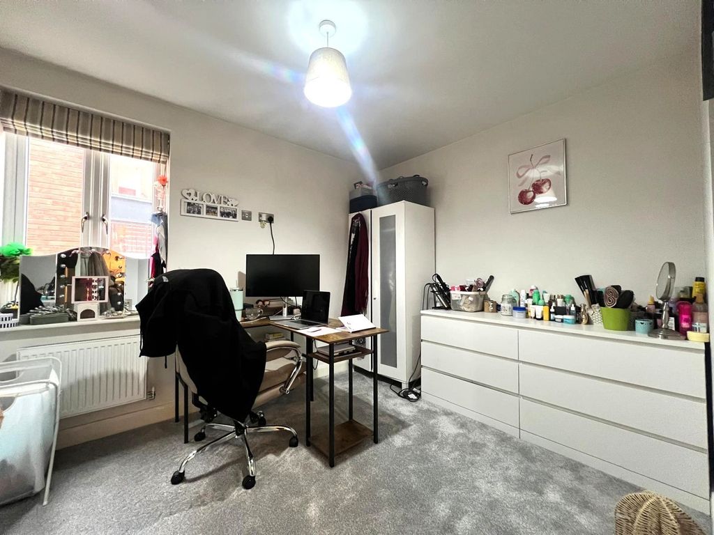 Property photo 3 of 5 Bedroom 1