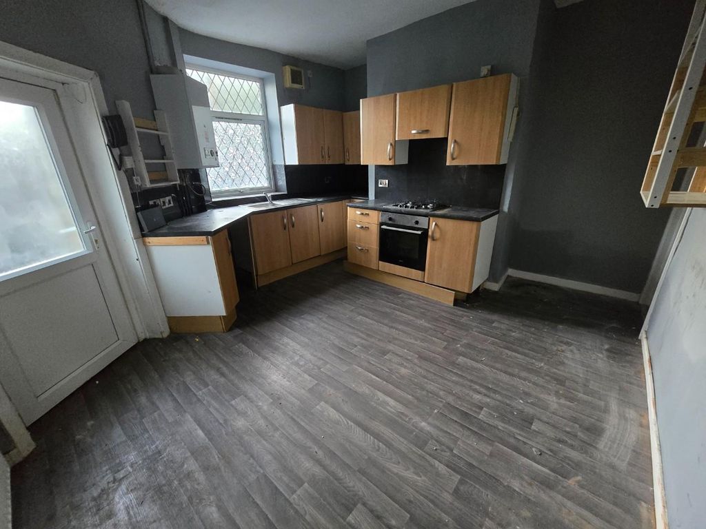 Property photo 3 of 9 Kitchen