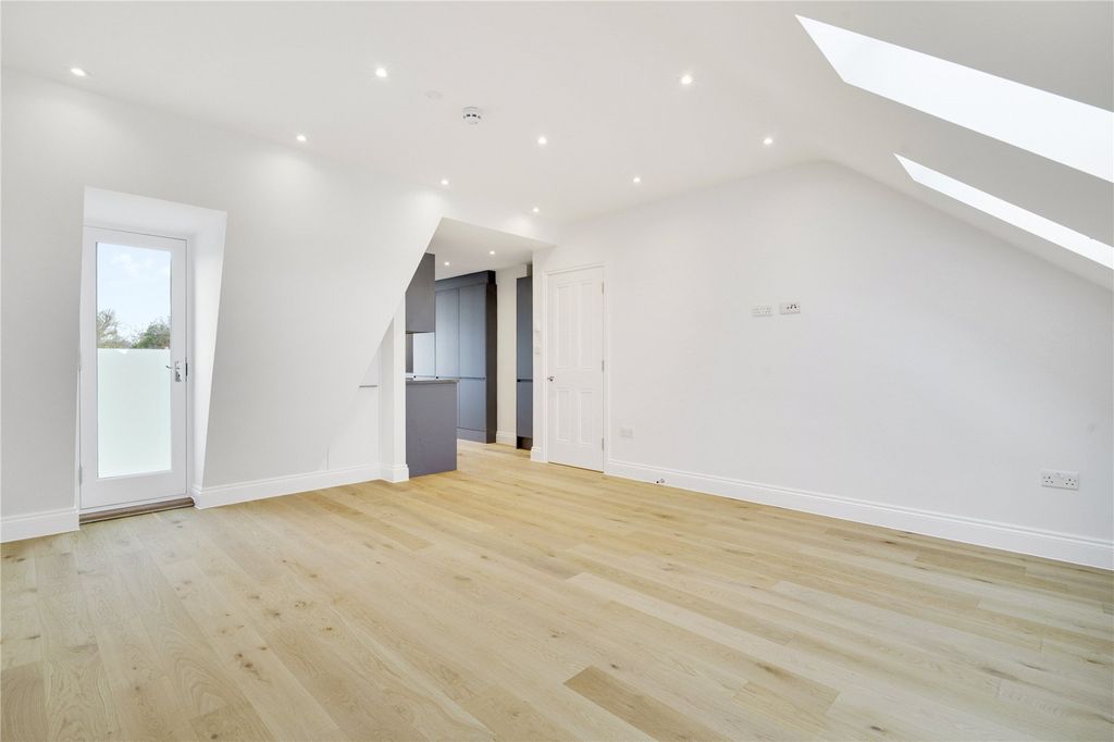 Property photo 1 of 22 Picture No. 06