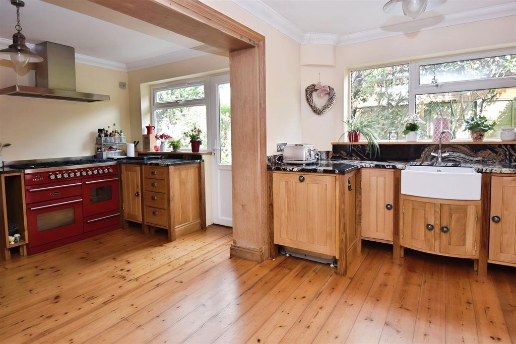 Property photo 2 of 23 5E3F456F-Rr 20Kitchen 20Breakfast 20Room 202.Jpg
